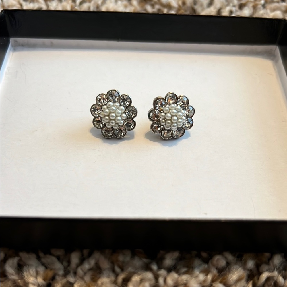 Elegant Pearl and Crystal Flower Earrings